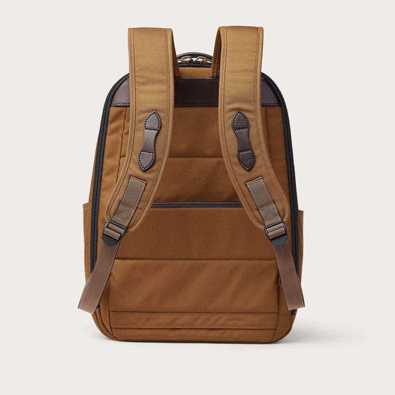 Dryden backpack par Filson | Whiskey (Beige)