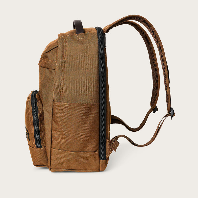 Dryden backpack par Filson | Whiskey (Beige)