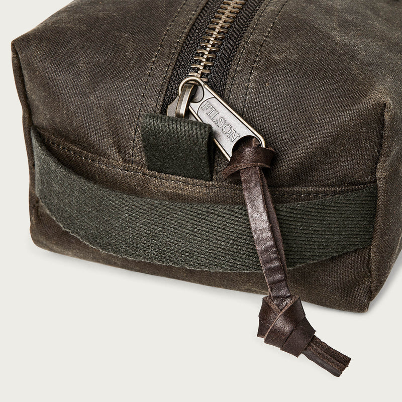Tin cloth travel kit par Filson | Otter green (Green)