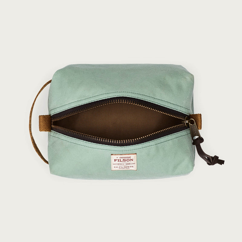 Tin cloth travel kit par Filson | Granite green (Blue)