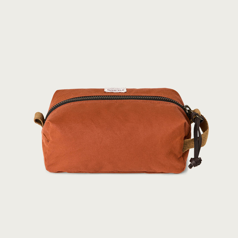 Tin cloth travel kit par Filson | Rust (Red)