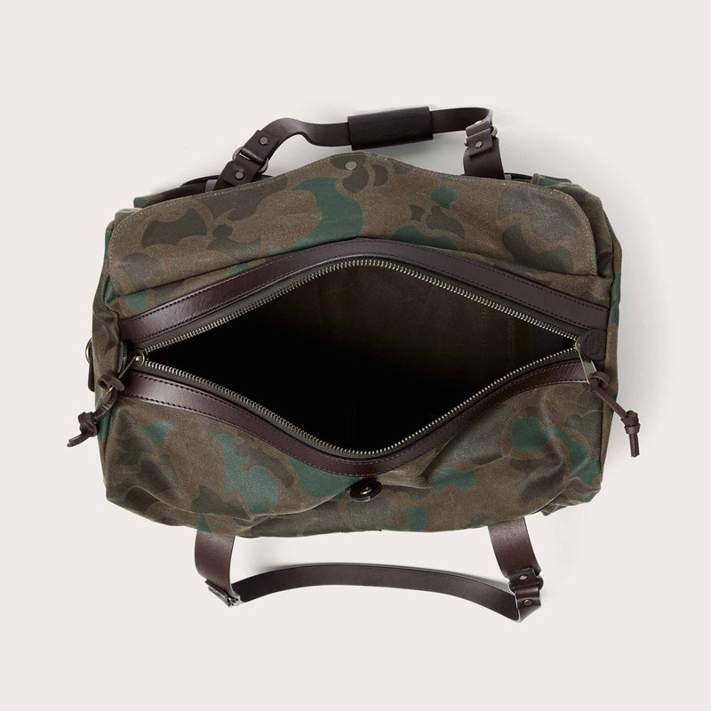 Medium waxed rugged twill duffle bag par Filson | Dark wax shrub camo (Grey)