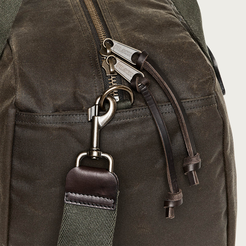 Tin cloth small duffle bag par Filson | Otter green (Green)