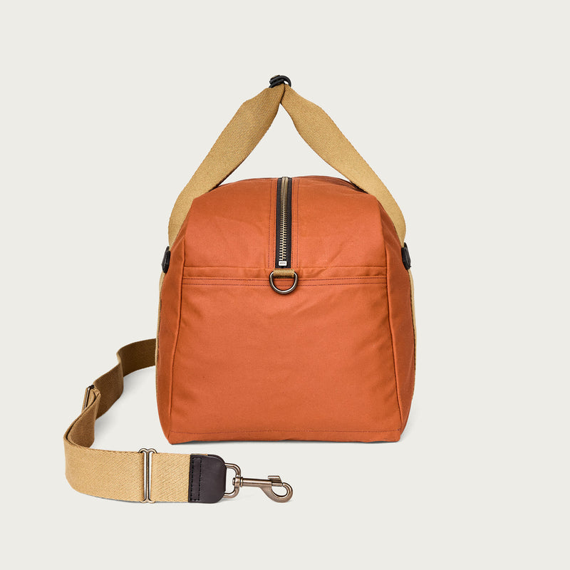 Tin cloth medium duffle bag par Filson | Rust (Red)
