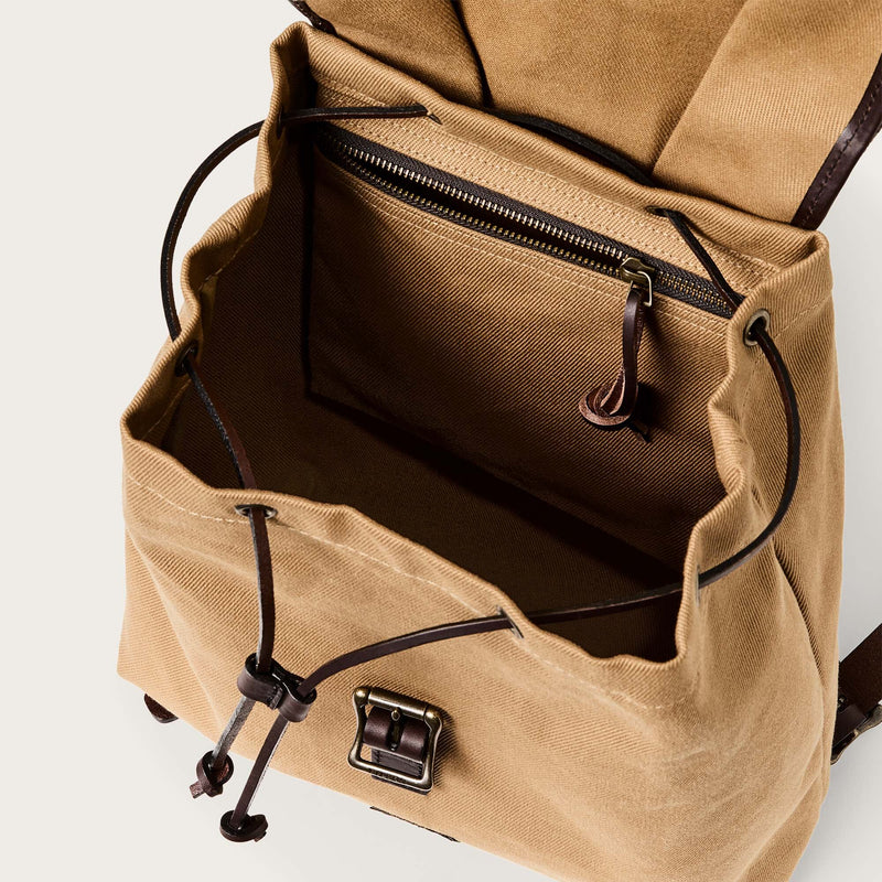 Rugged twill drawstring backpack par Filson | Tan (Beige)