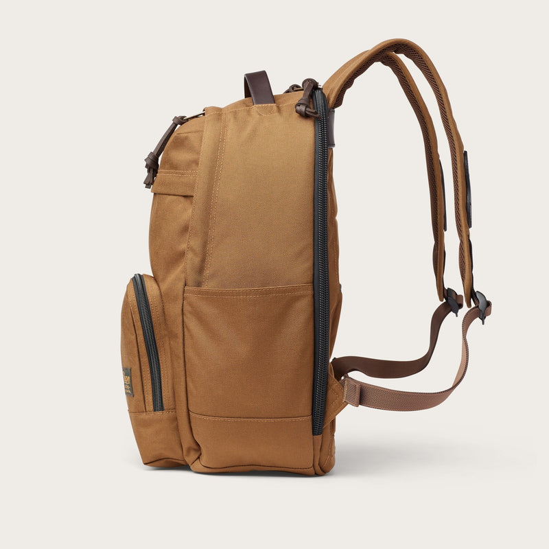 Dryden backpack par Filson | Whiskey (Beige)