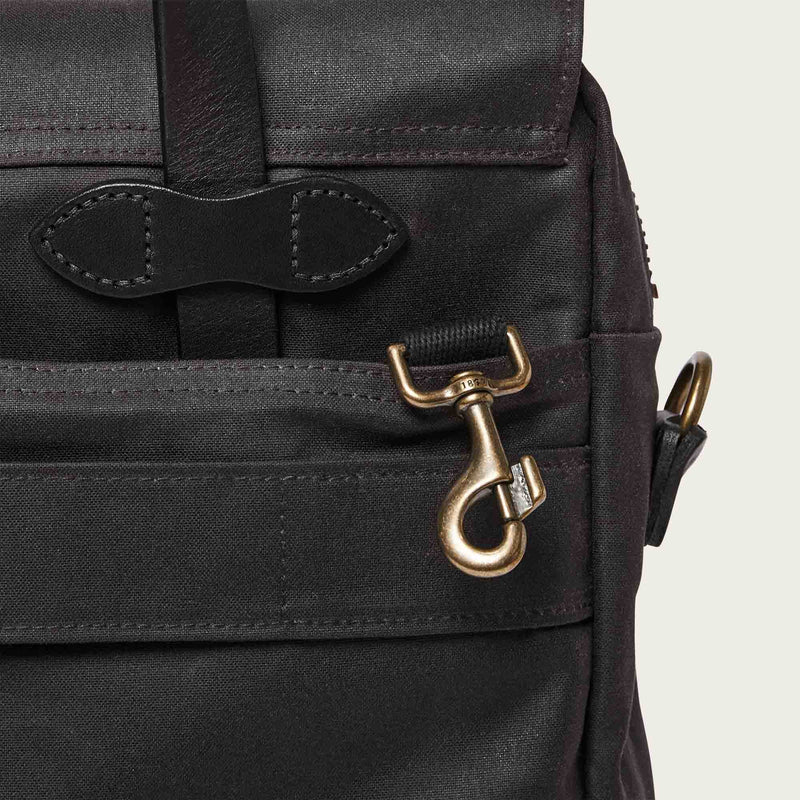 24 hour tin cloth briefcase par Filson | Cinder (Grey)