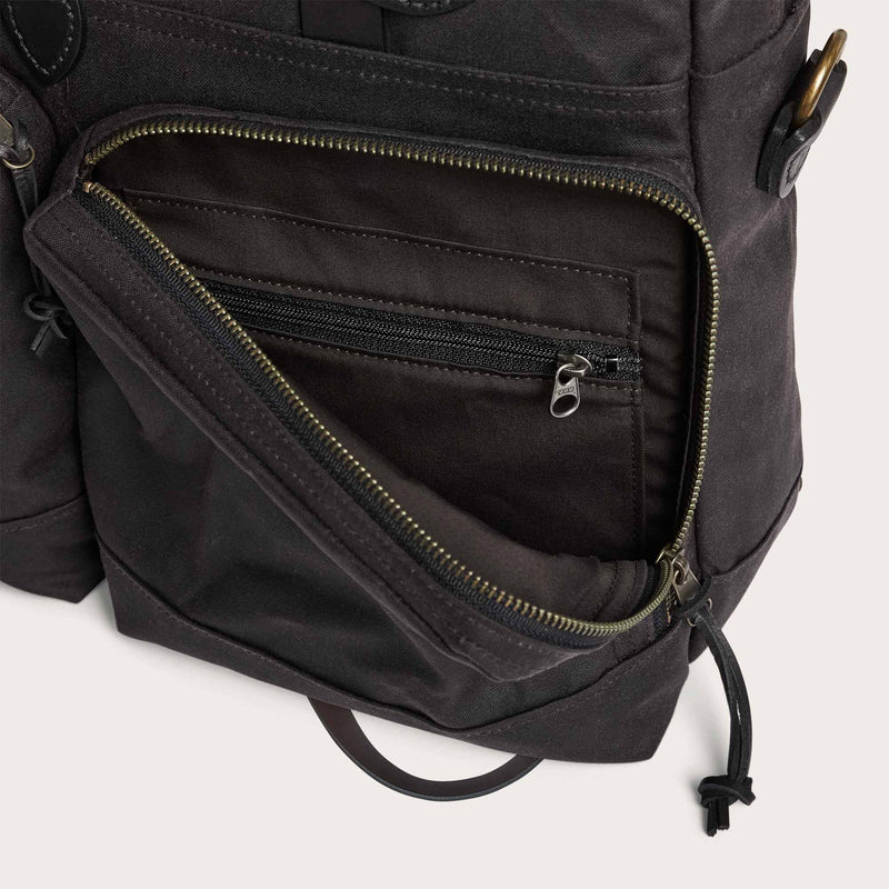 24 hour tin cloth briefcase par Filson | Cinder (Grey)