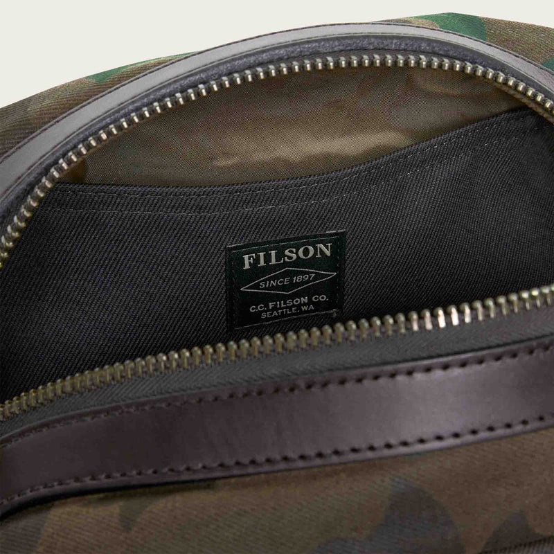 Waxed rugged twill travel kit par Filson | Dark wax shrub camo (Grey)