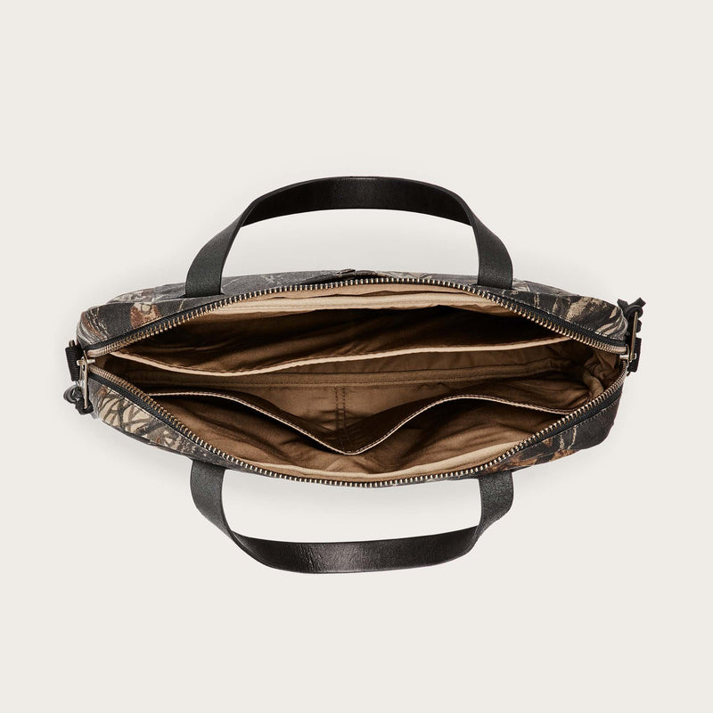 Tin cloth compact briefcase par Filson | Realtree hardwoods camo (Brown)