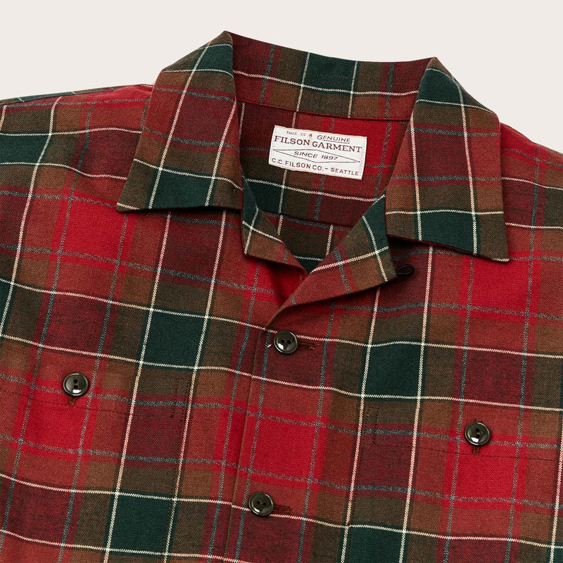 Elk heights camp shirt par Filson | Sycamore green / red plaid (Red)