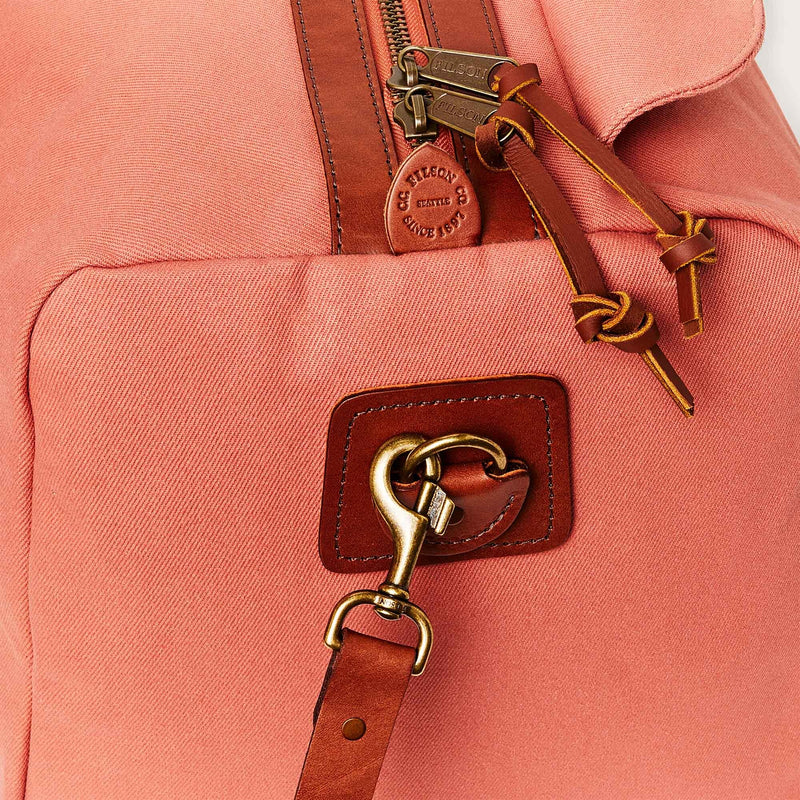 Rugged twill medium duffle par Filson | Cedar red (Red)