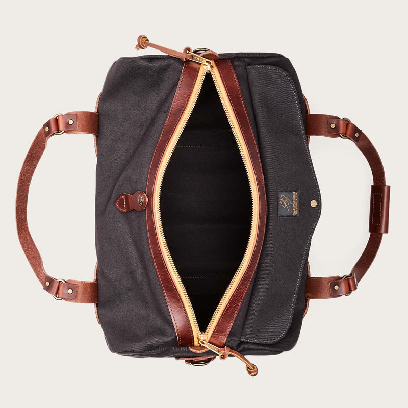 Traveller medium duffle bag par Filson | Cinder (Grey)