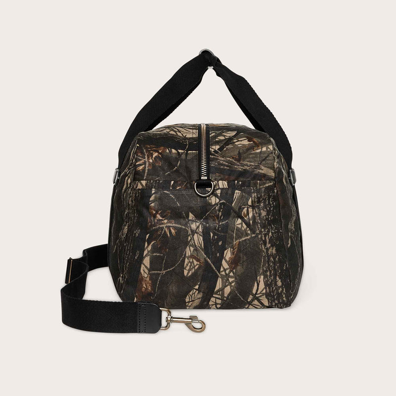 Medium tin cloth duffle bag par Filson | Realtree hardwoods camo (Brown)