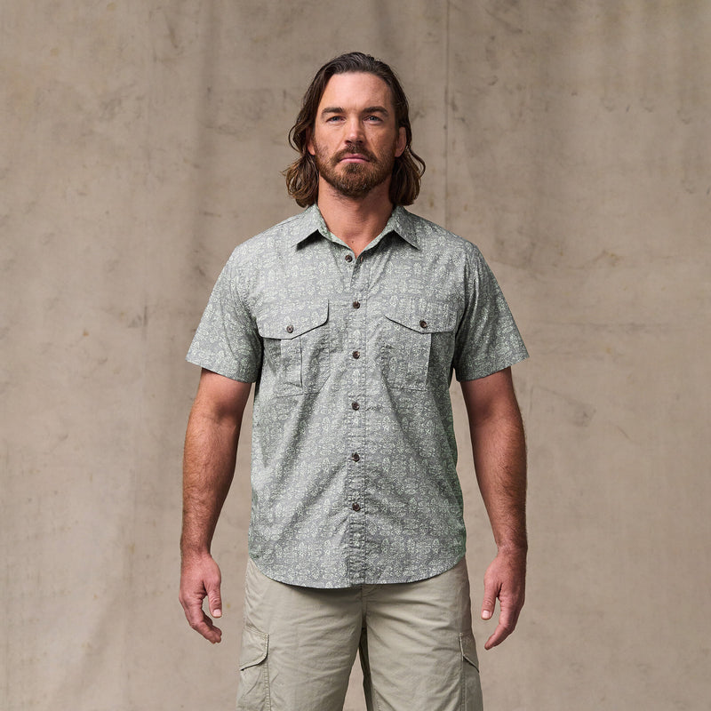 Filson's washed short sleeve feather cloth shirt by Filson | Khaki / print (Green)
