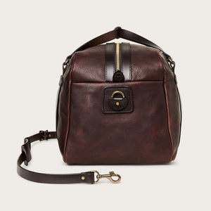 Heritage leather medium duffle bag by Filson | Ballard brown (Brown)