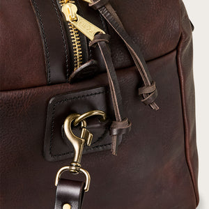 Heritage leather medium duffle bag by Filson | Ballard brown (Brown)