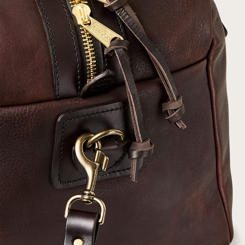 Heritage leather medium duffle bag by Filson | Ballard brown (Brown)
