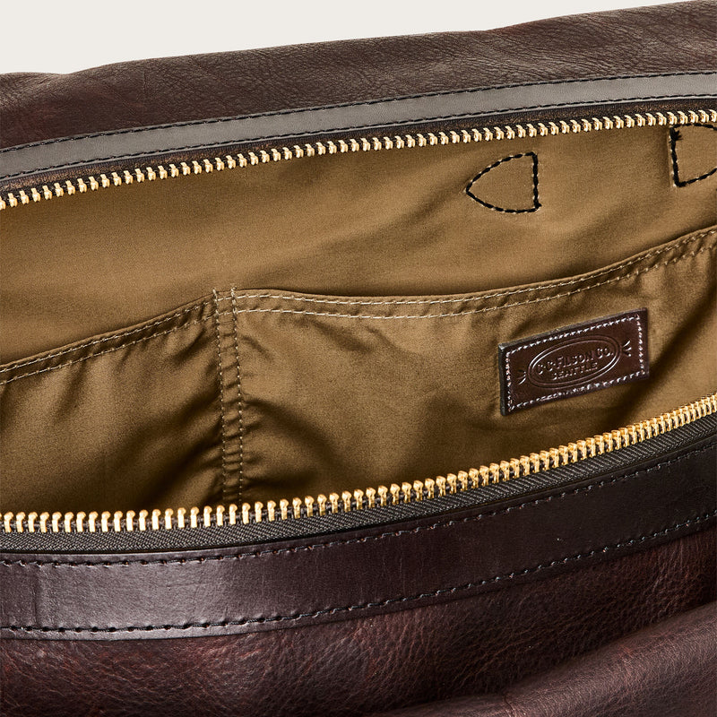 Heritage leather medium duffle bag by Filson | Ballard brown (Brown)