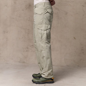 Tropical poplin cargo pants by Filson | Dried sage (White)