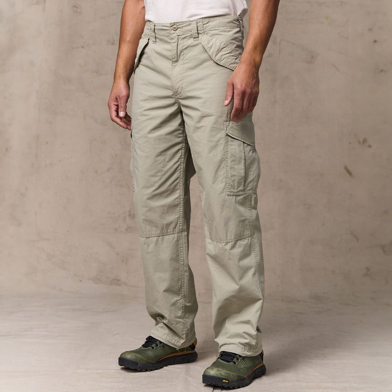 Tropical poplin cargo pants by Filson | Dried sage (White)