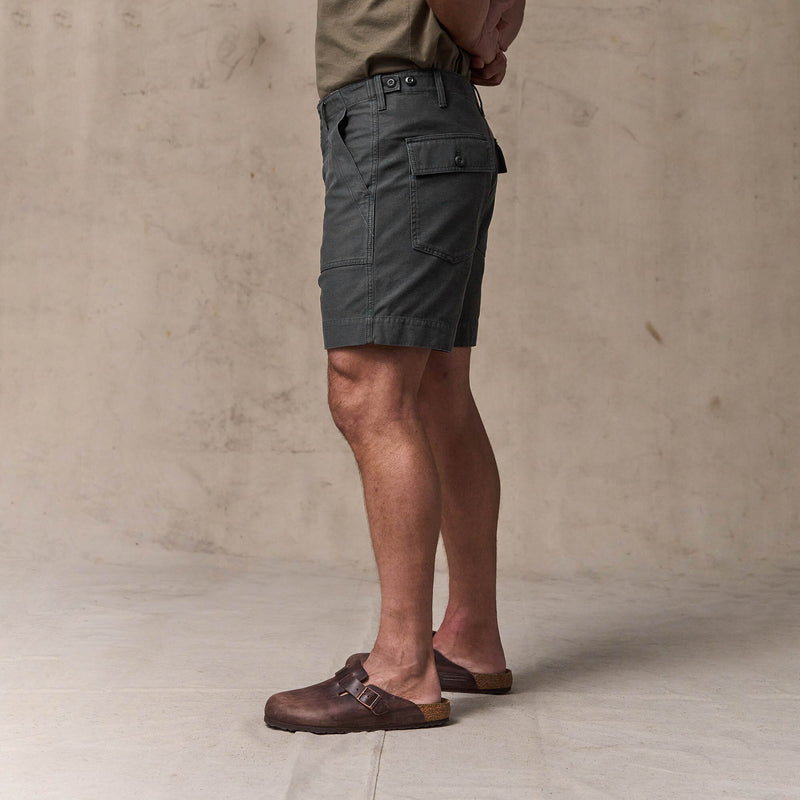 Field supply shorts by Filson | Washed faded black (Black)