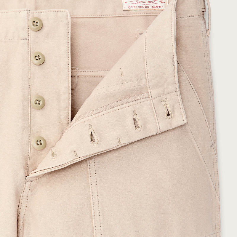 Field supply shorts by Filson | Washed oatmeal (White)