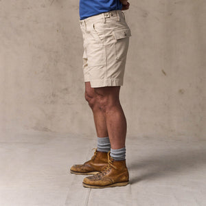 Field supply shorts by Filson | Washed oatmeal (White)