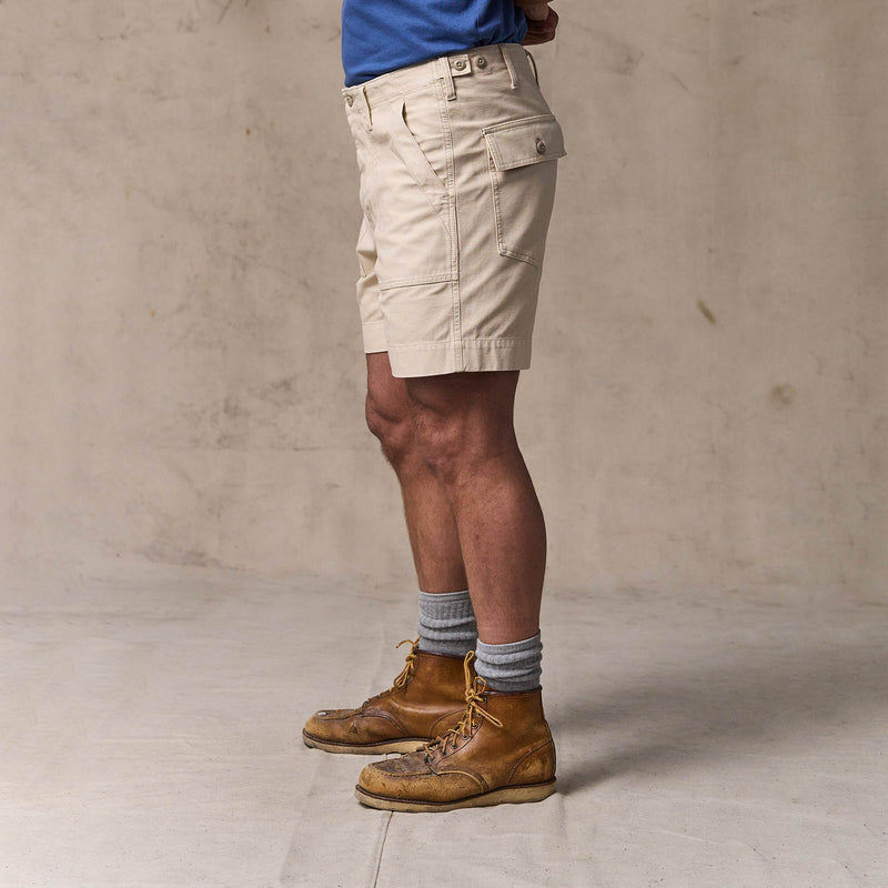 Field supply shorts by Filson | Washed oatmeal (White)
