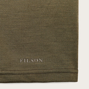 Tee-shirt ras du cou à manches courtes en laine mérinos 210 g par Filson | Dark olive (Green)