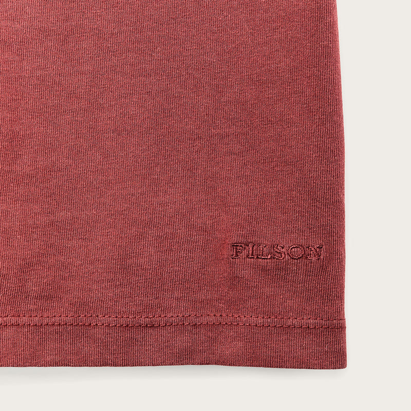 T-shirt femme poche et manches courtes par Filson | Fired brick (Red)